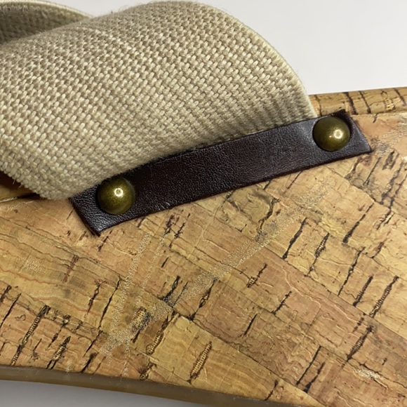 Brand Faded Glory. Size 7 1/2. Color tan, cream, brown, gold. - Picture 7 of 8